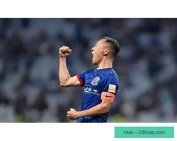 吴曦老将稳守中场以经验点燃斗志为球队再续荣耀新篇再启新征程梦